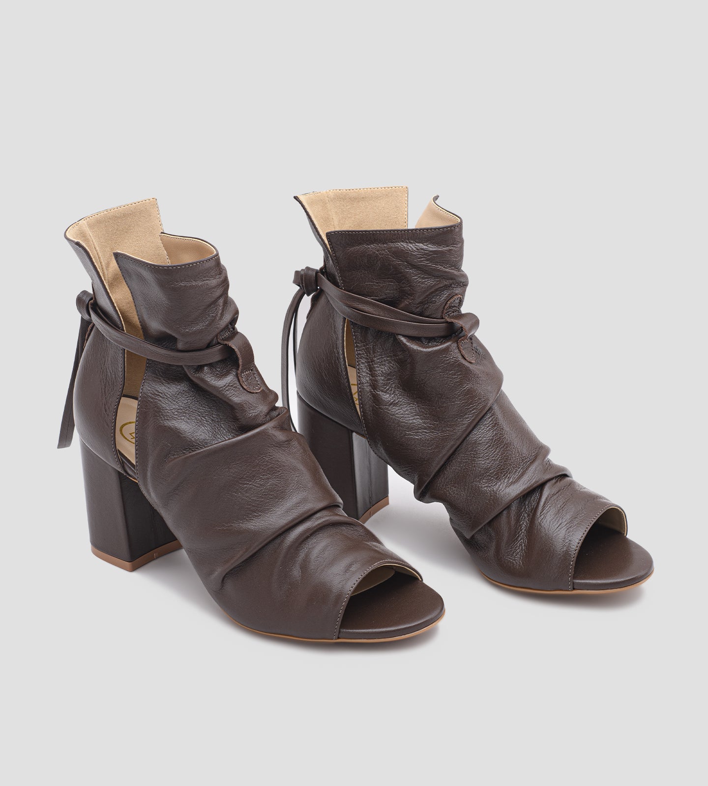 Ankle Boot CBK Salto Grosso Couro Marrom