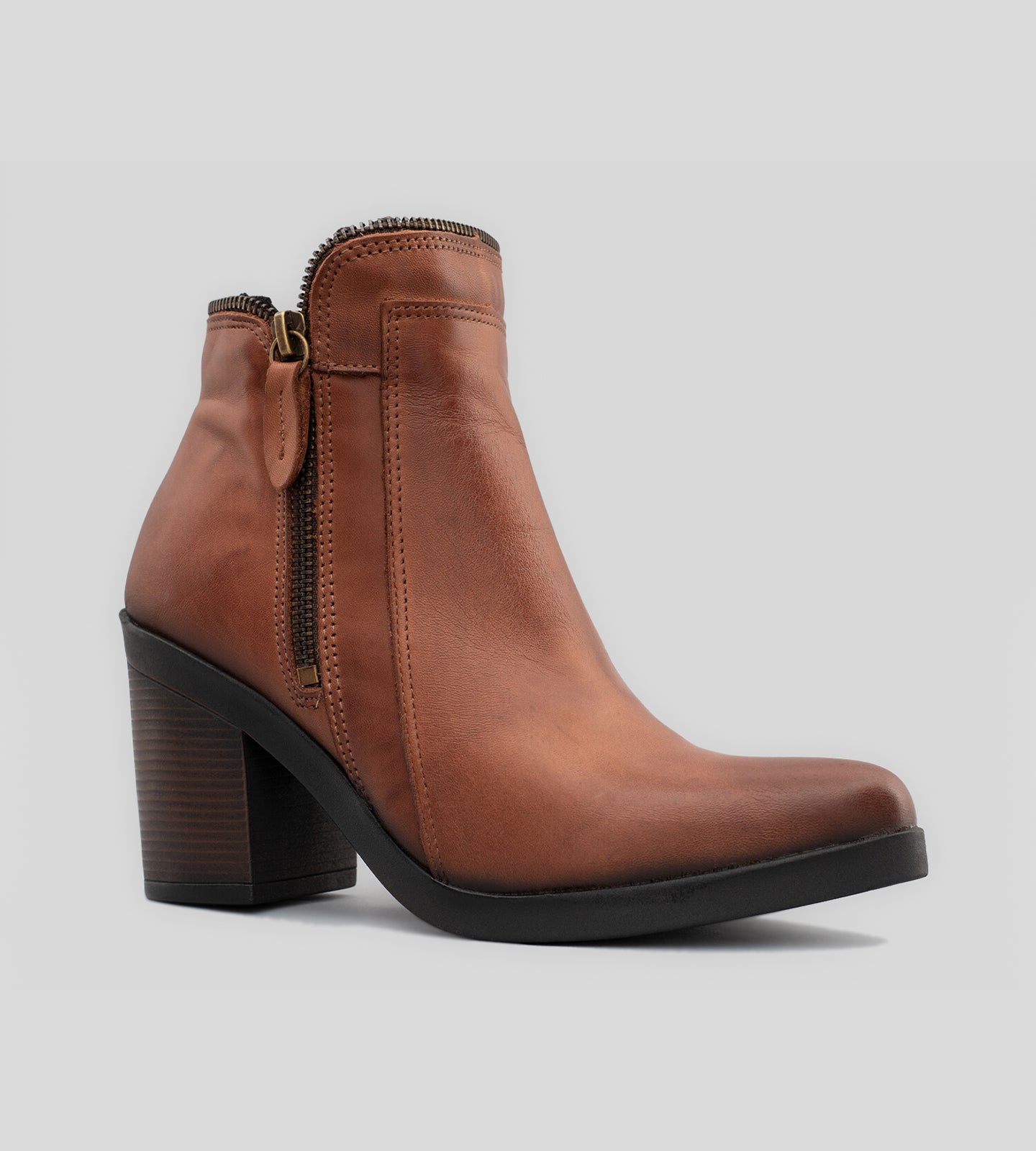 Bota Cano Curto Couro Marrom