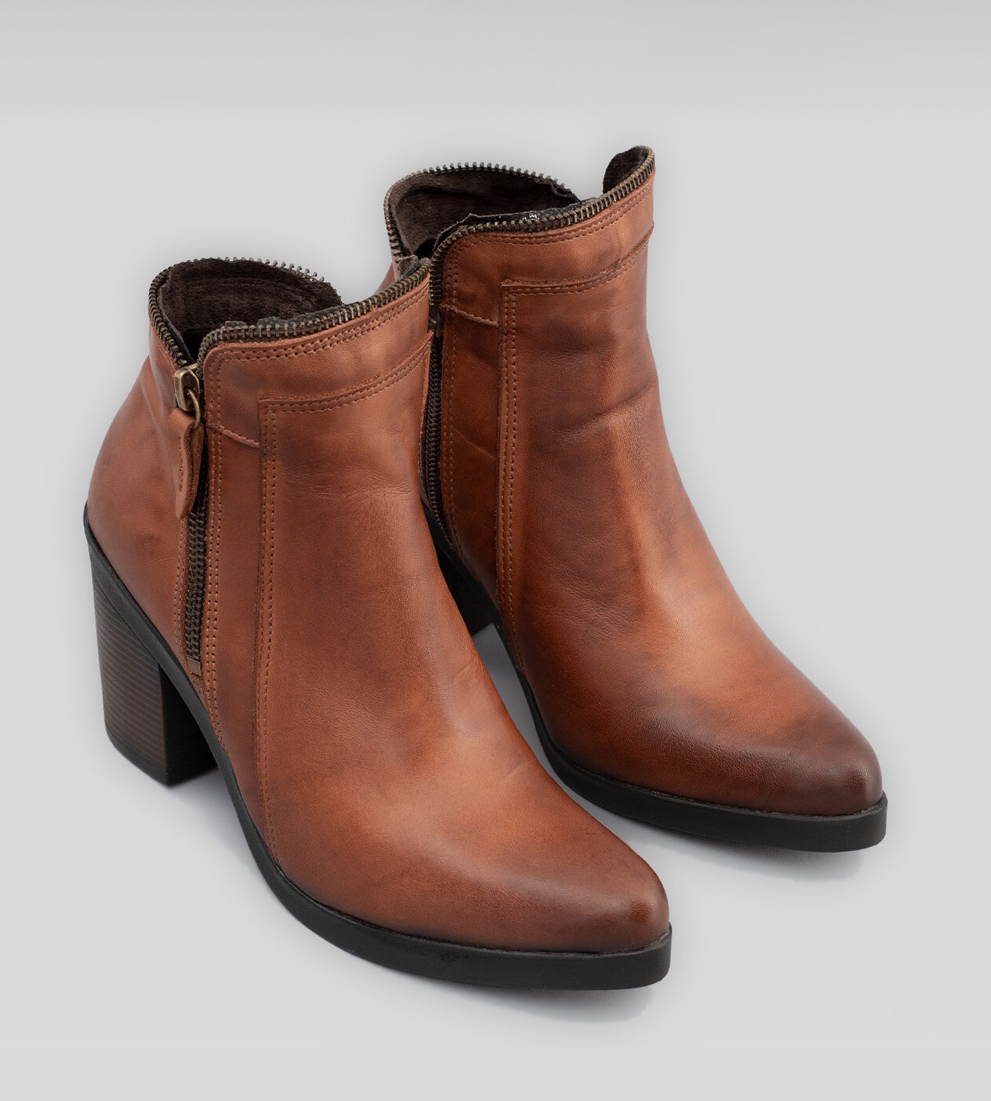 Bota Cano Curto Couro Marrom