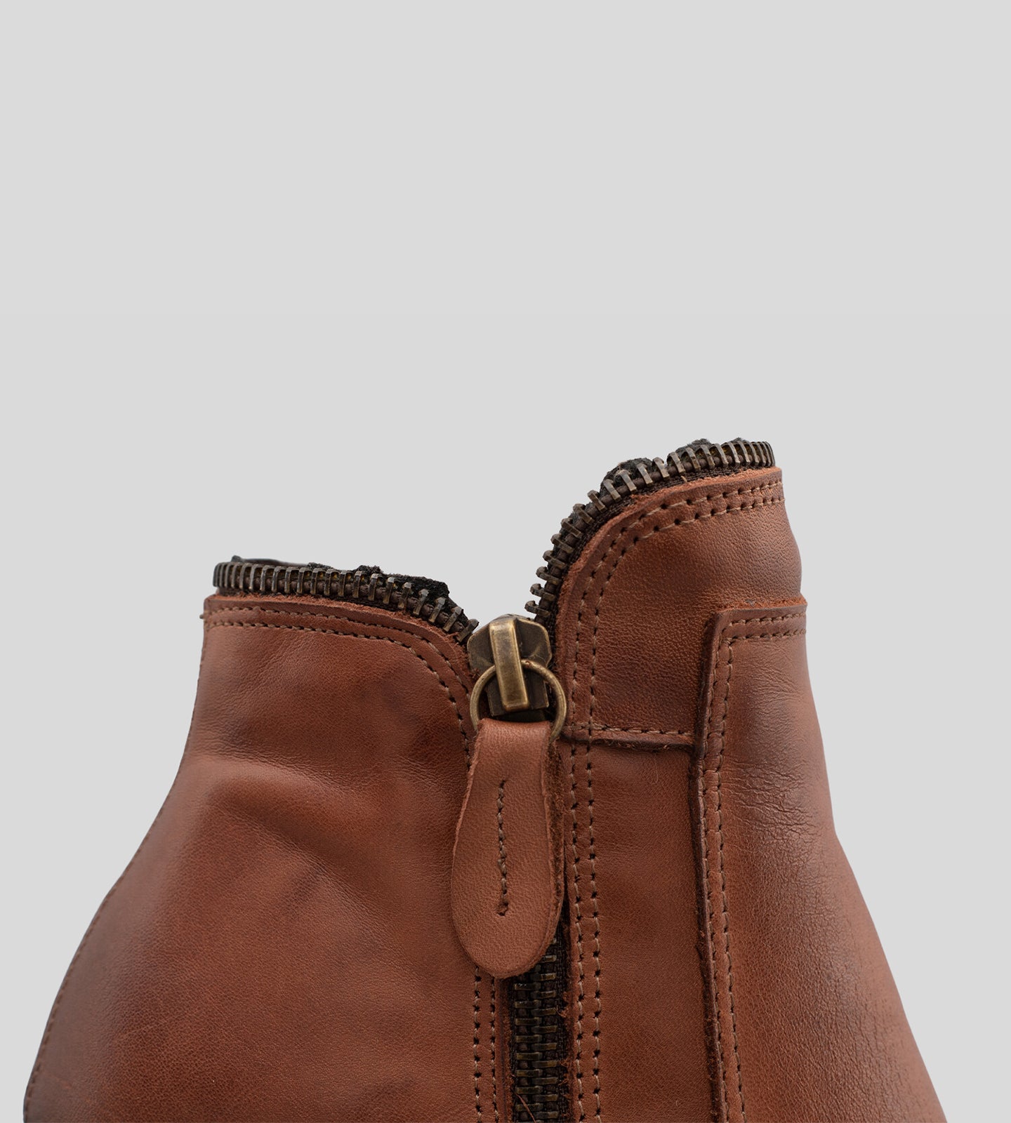 Bota Cano Curto Couro Marrom