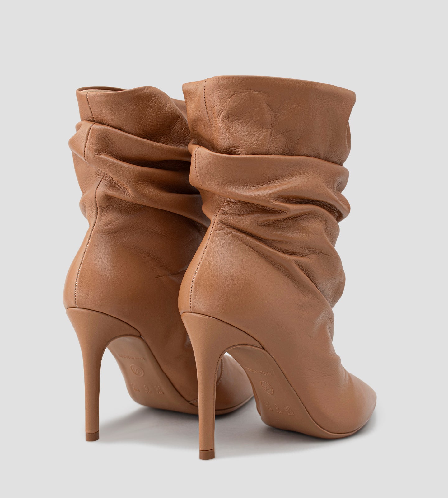 Bota Cano Médio Efeito Amassado Couro Nude