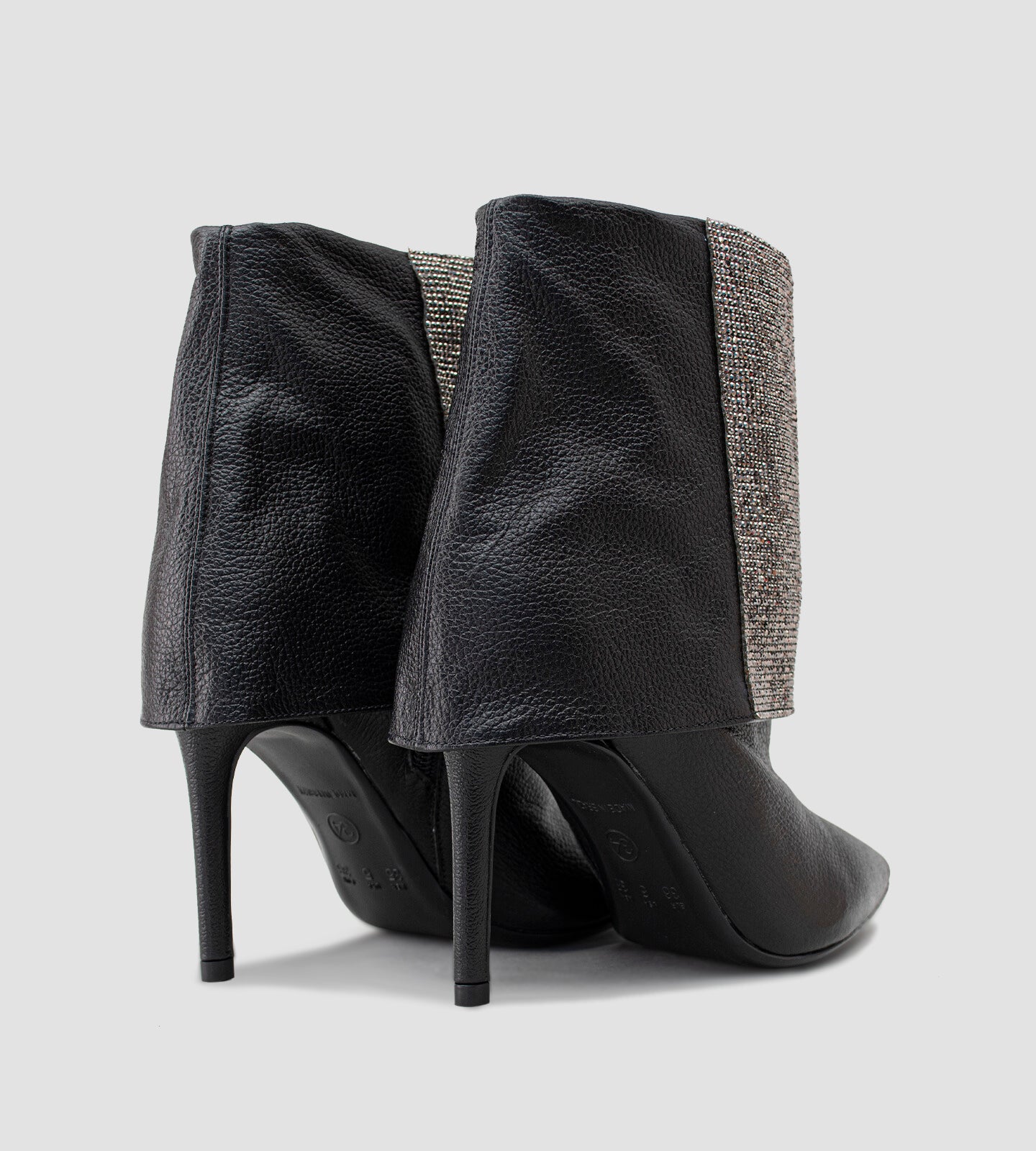 Bota Cano Médio Capa de Sobrepor Malha Strass Couro Preto