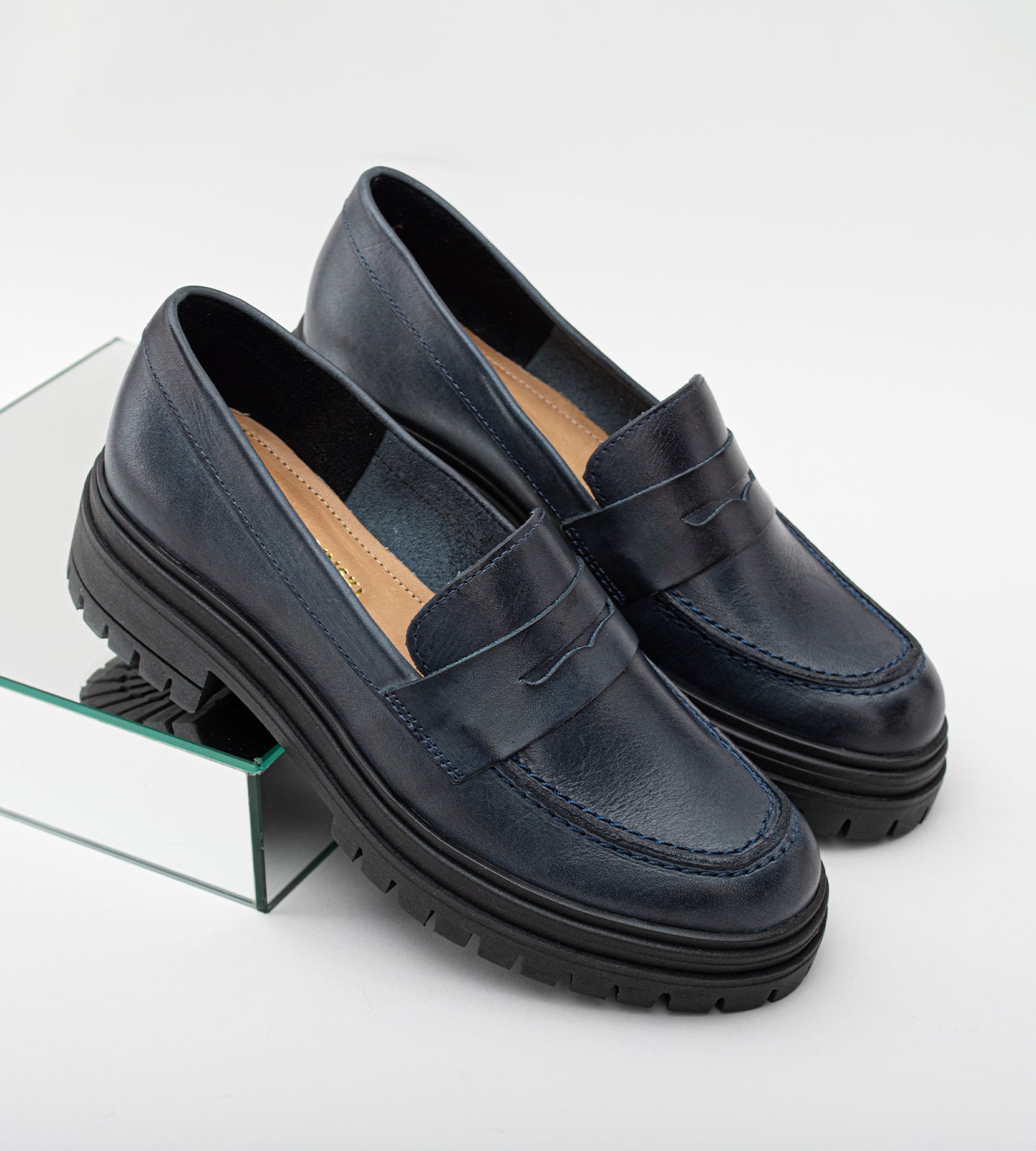 Mocassim Feminino Salto Tratorado Couro Azul Marinho