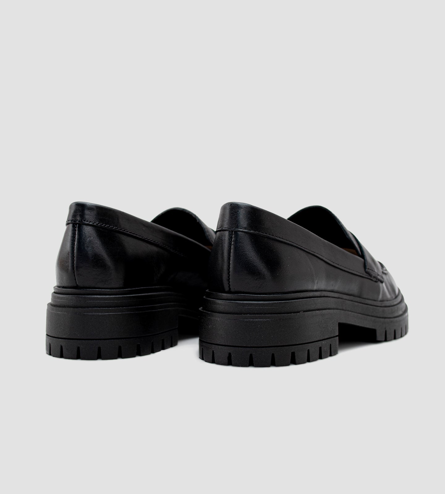 Mocassim Feminino Salto Tratorado Couro Preto
