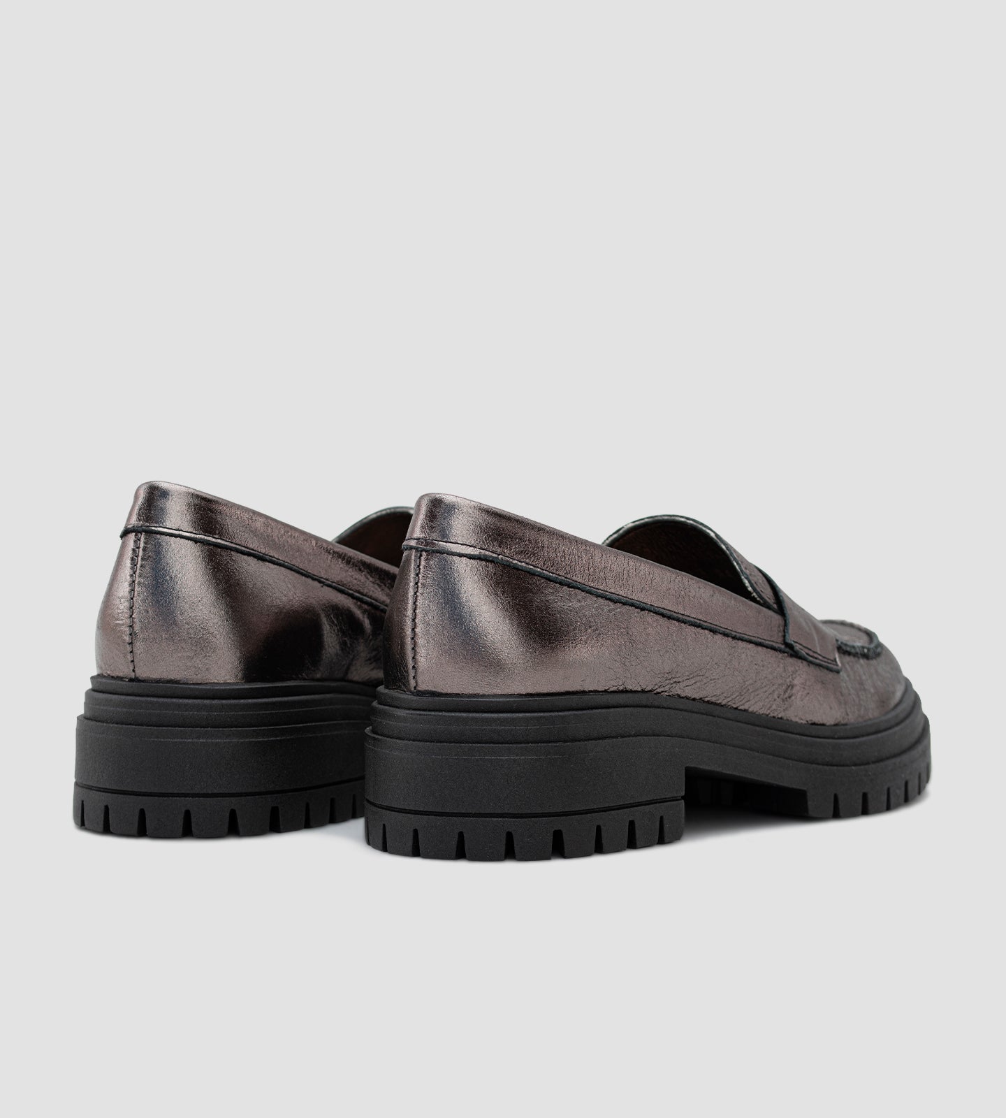 Mocassim Feminino Salto Tratorado Couro Prata Velha