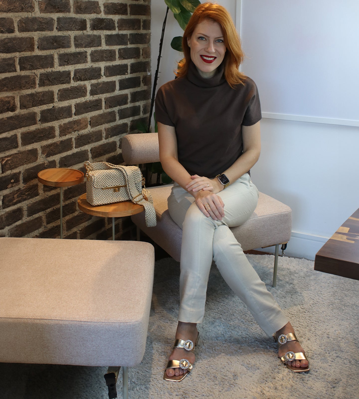 Sandália Rasteira Strass Couro Dourado