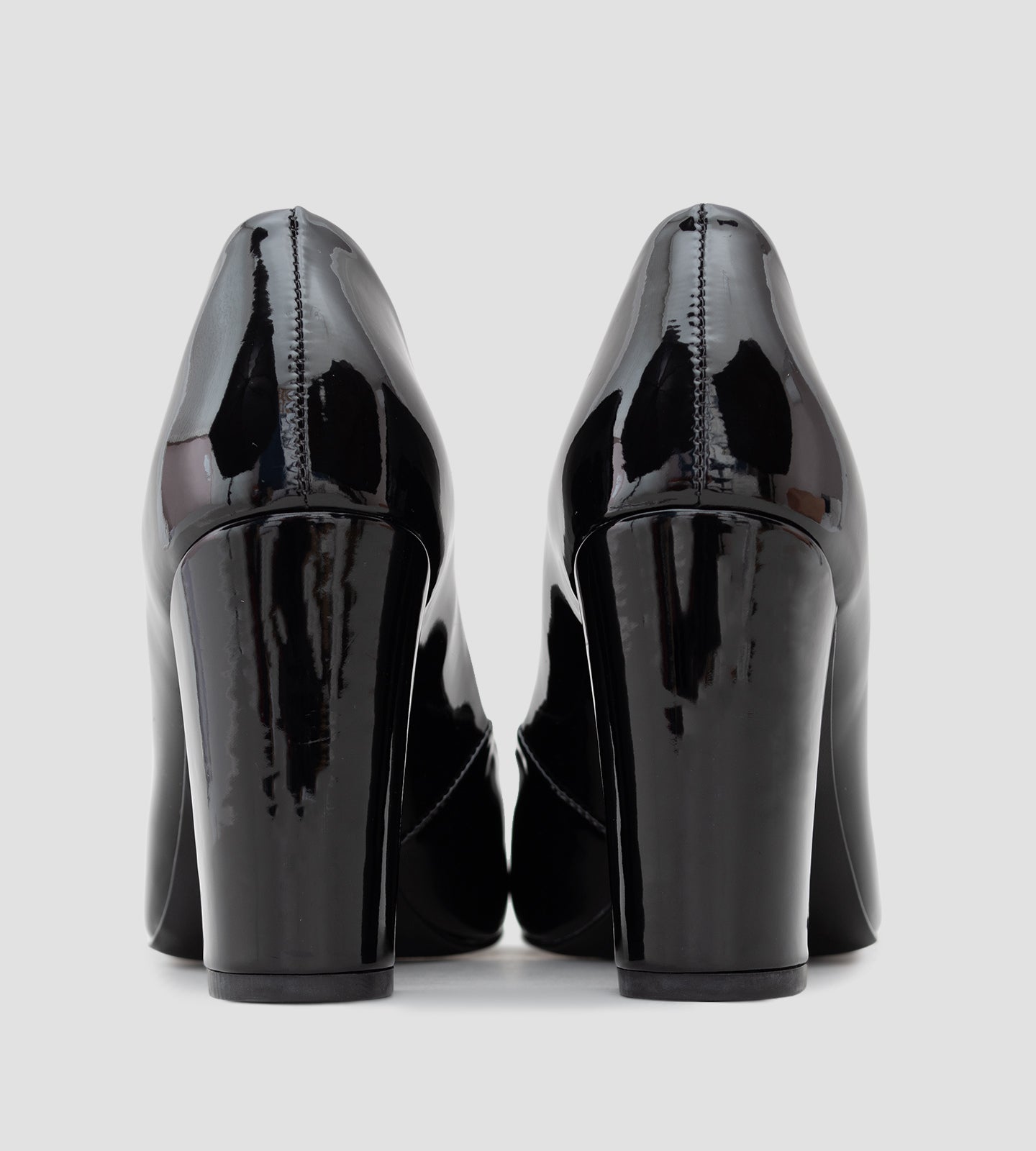 Scarpin Salto Grosso Verniz Preto CBK
