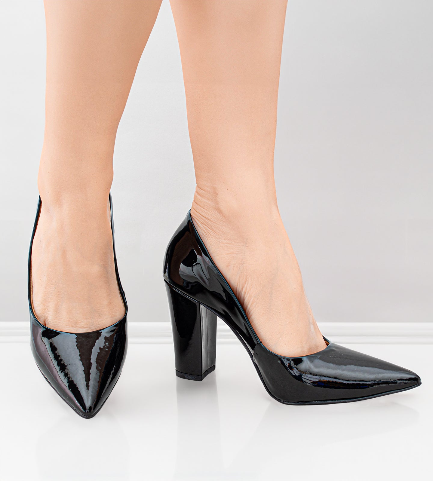 Scarpin Salto Grosso Verniz Preto CBK