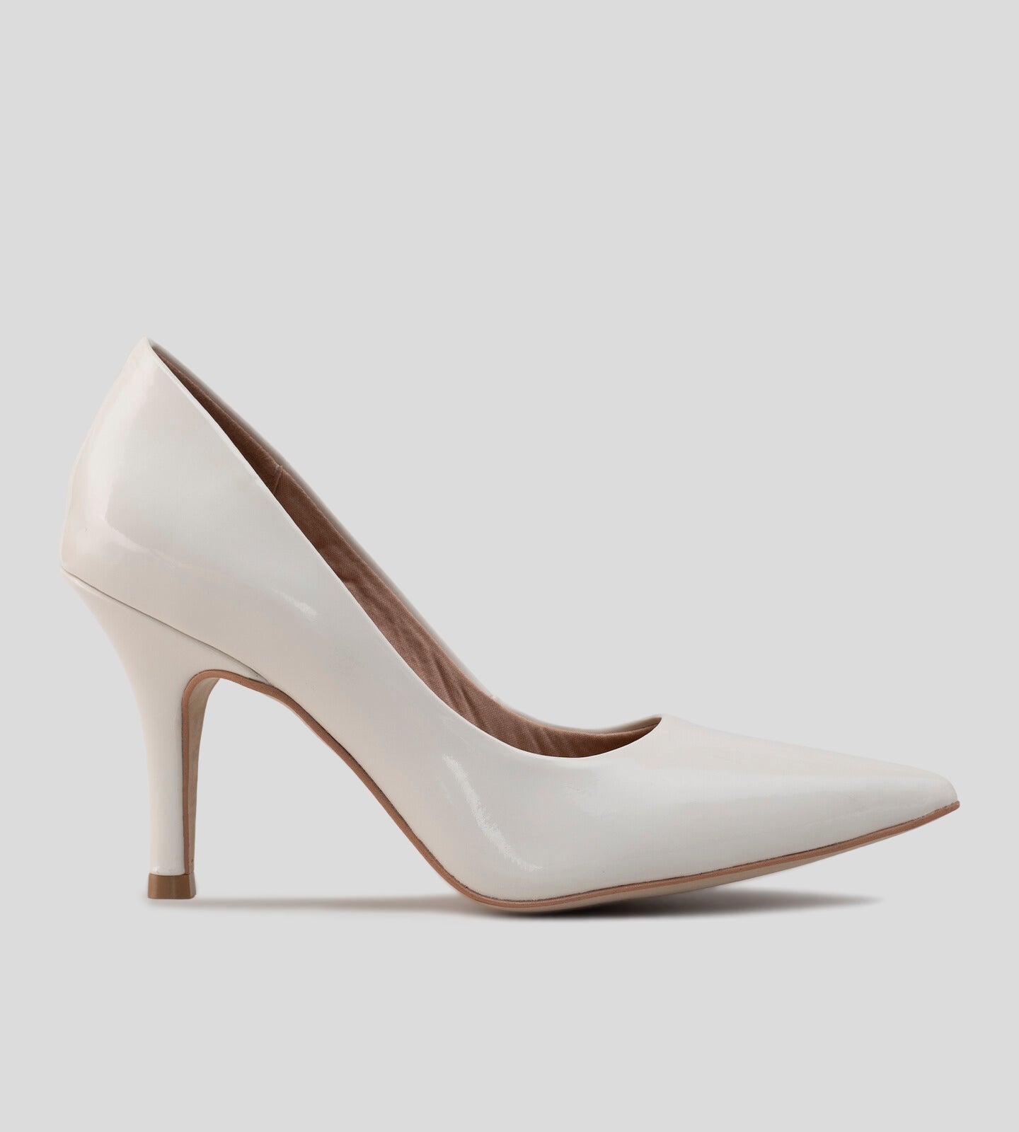 Scarpin Feminino de Verniz Branco com Salto Médio de 7 cm