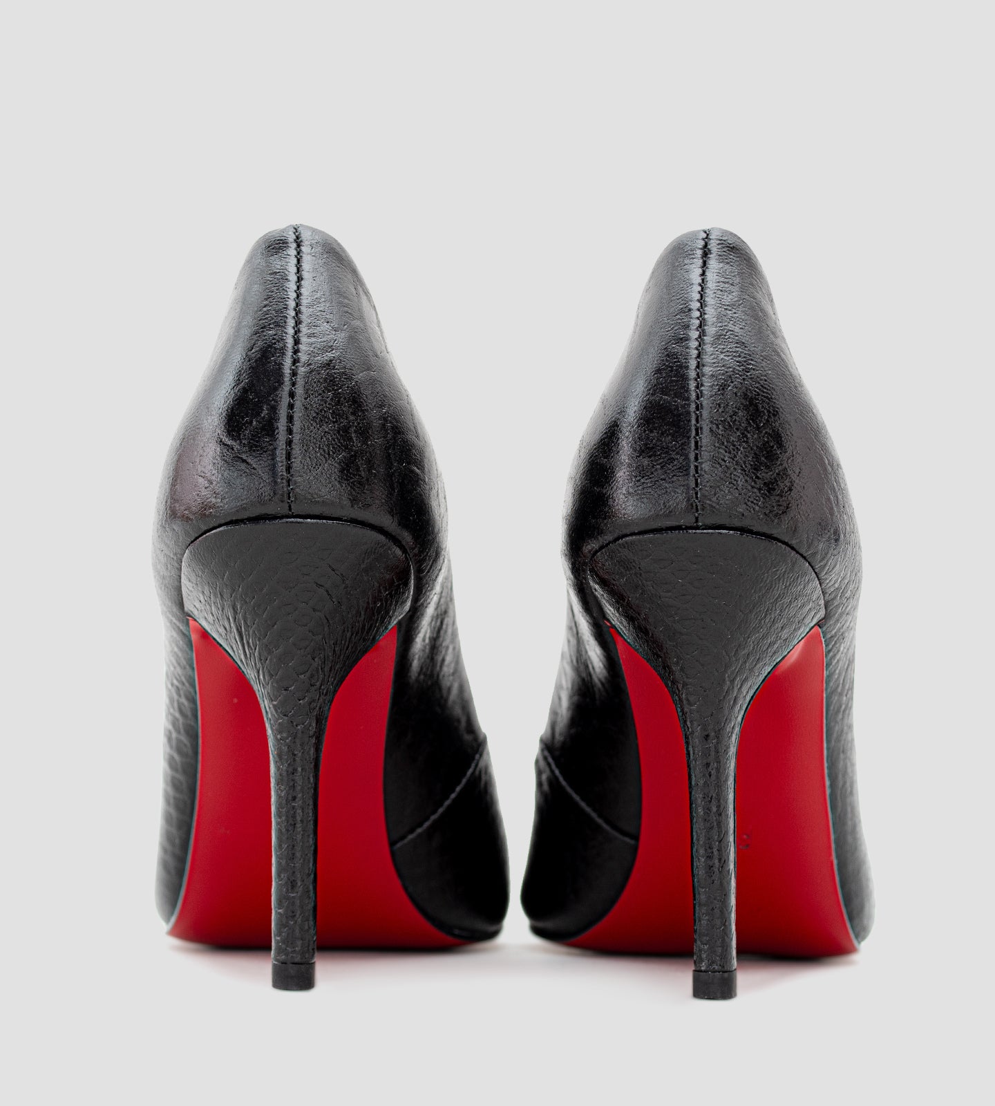 Scarpin Salto Fino Couro Estampa Cobra Preto