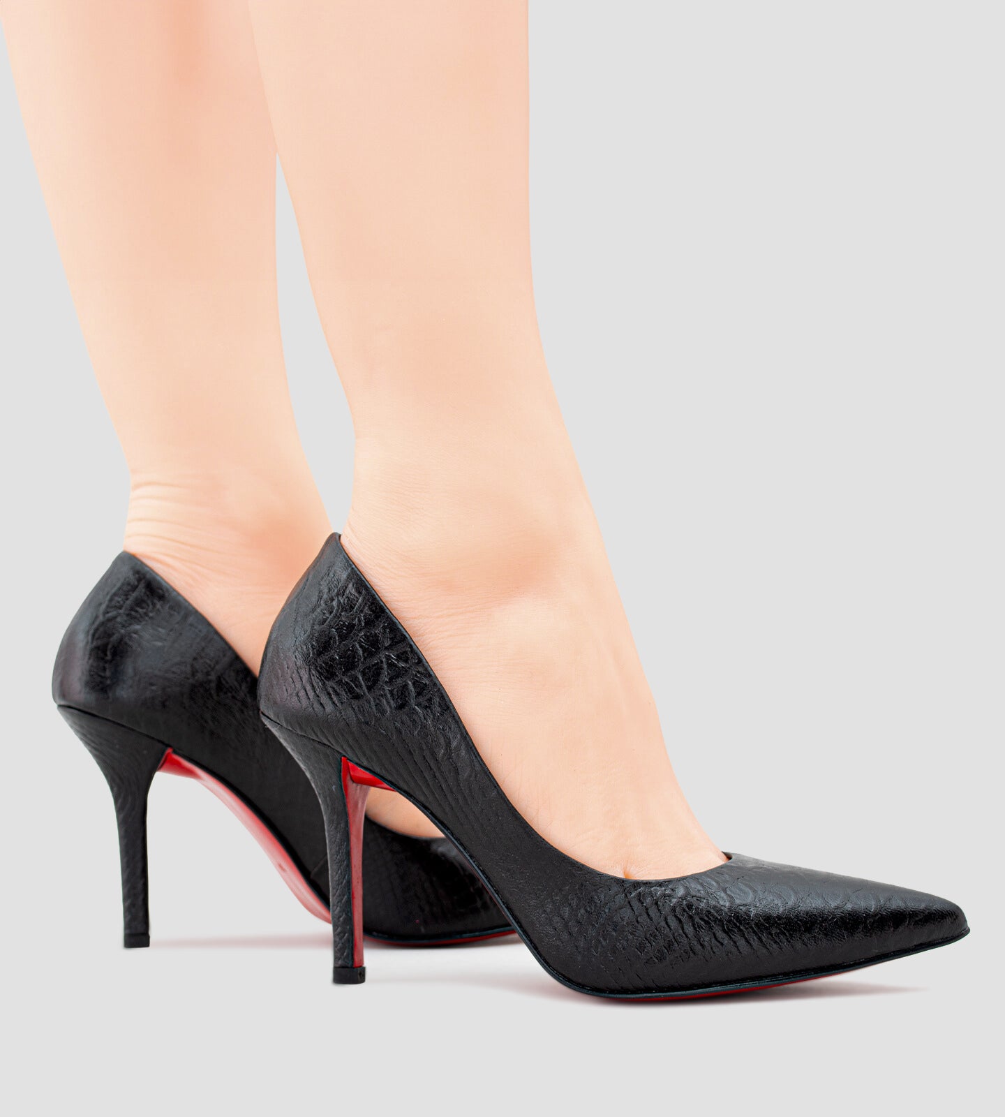Scarpin Salto Fino Couro Estampa Cobra Preto