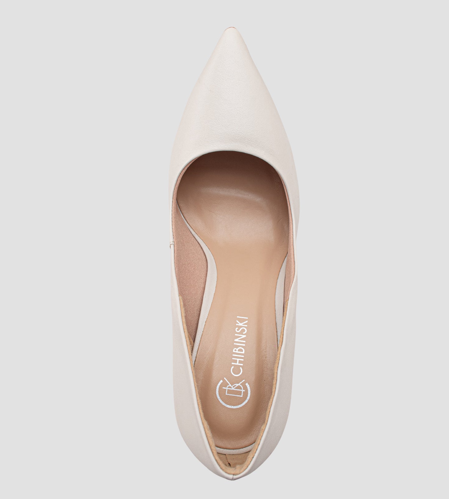Scarpin feminino em couro na cor marfim/nude, com design clássico, salto fino de 12 cm e bico fino, ideal para ocasiões elegantes como casamentos, formaturas e eventos formais.