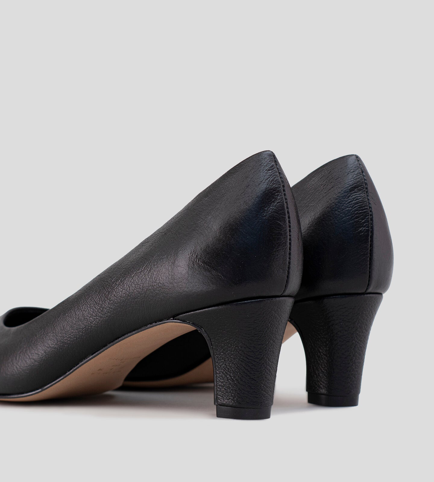 Scarpin Bico Alongado Couro Preto