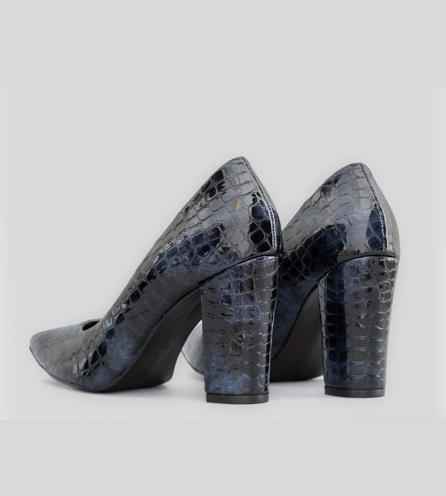 Scarpin Couro Verniz Croco Azul Marinho CBK