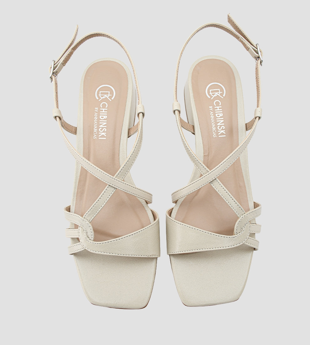 Sandália com Tiras Couro Off White