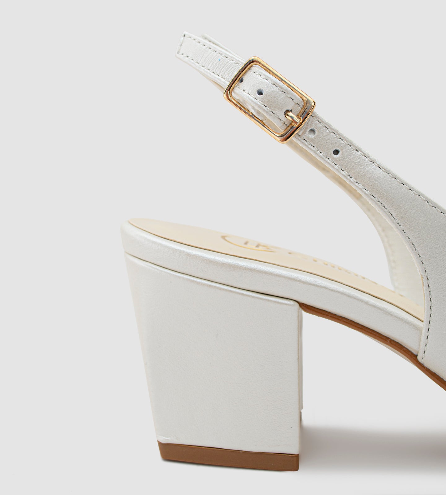 Scarpin Noiva Slingback Couro Perolado