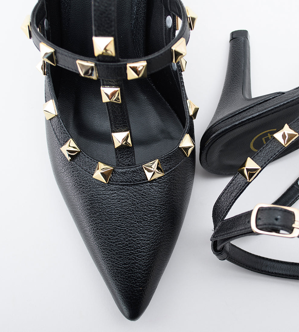 Scarpin Slingback em Couro Preto com Tachas