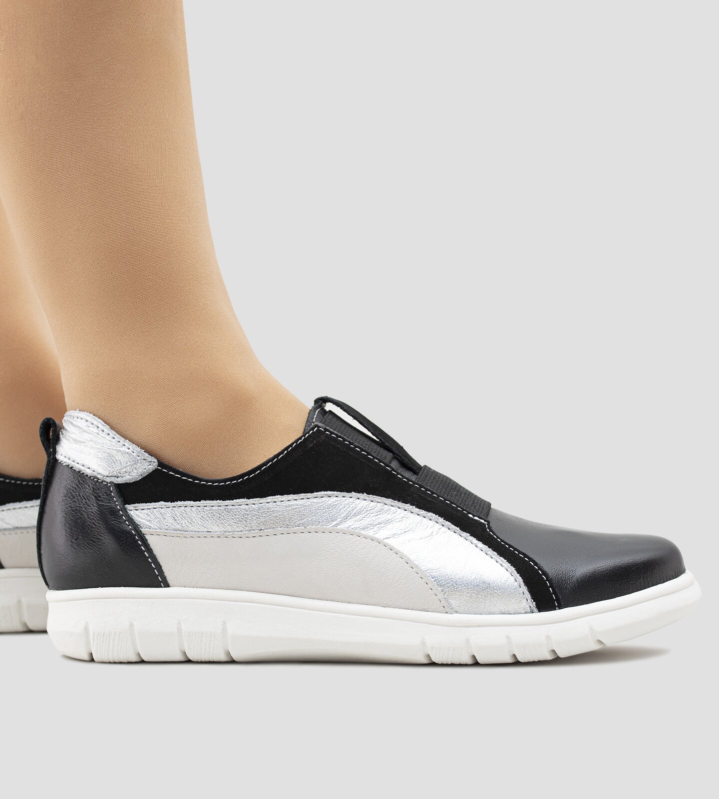 Tênis Slip-on Couro Preto e Prata CBK