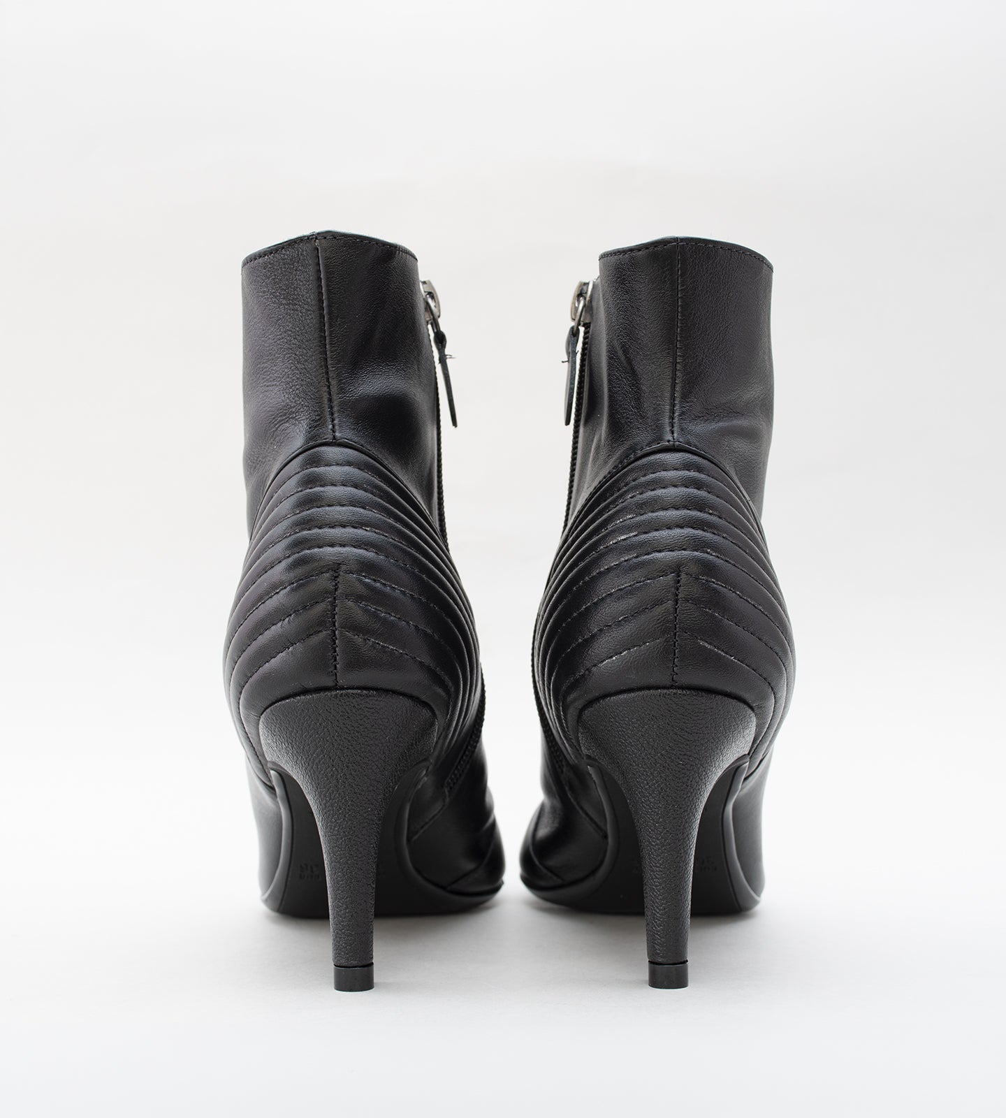 Bota Cano Médio Salto Fino Couro Preto