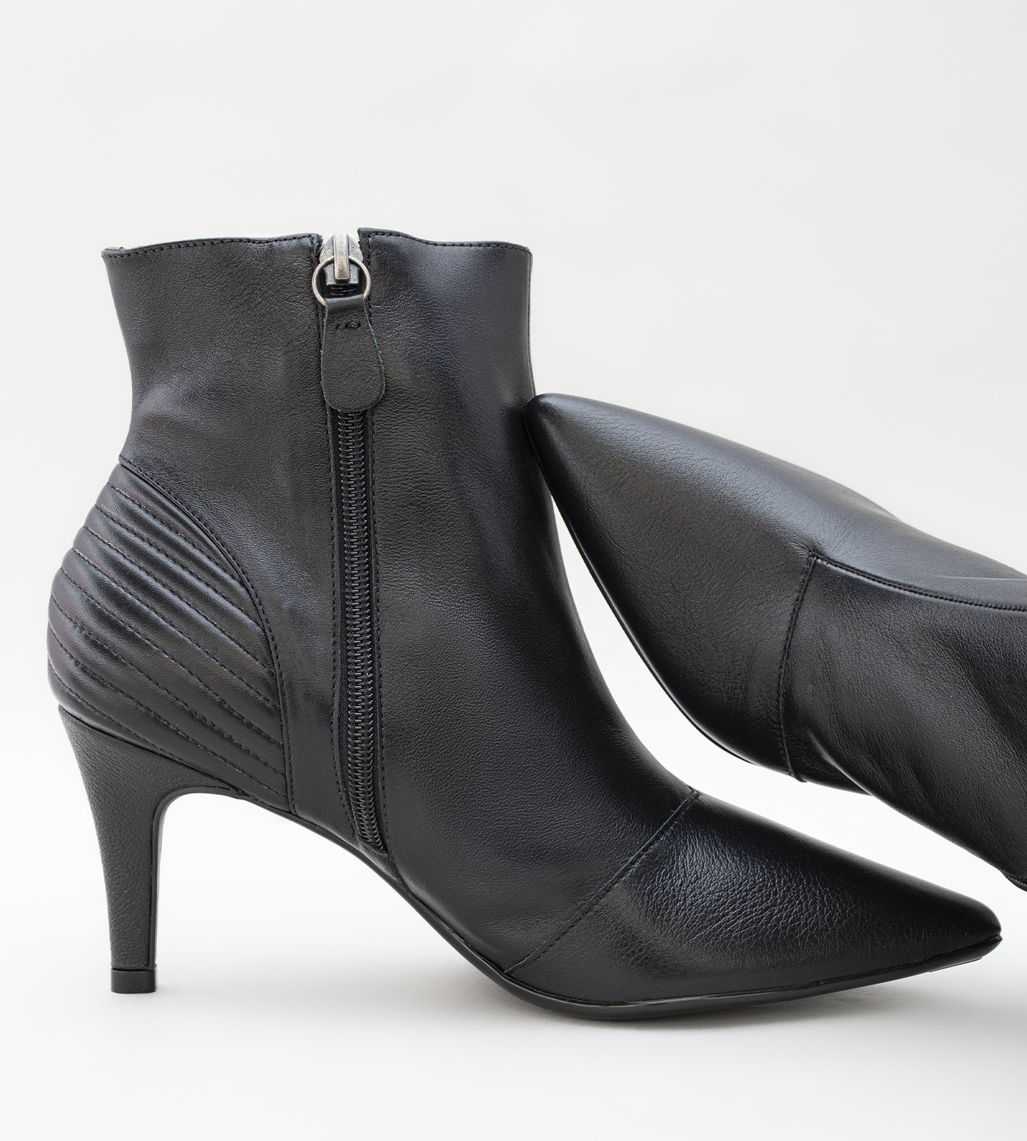 Bota Cano Médio Salto Fino Couro Preto