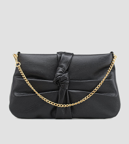 Bolsa feminina em couro preto com nó frontal, corrente dourada e alça ajustável removível.
