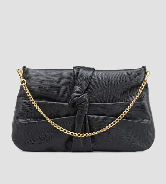 Bolsa feminina em couro preto com nó frontal, corrente dourada e alça ajustável removível.