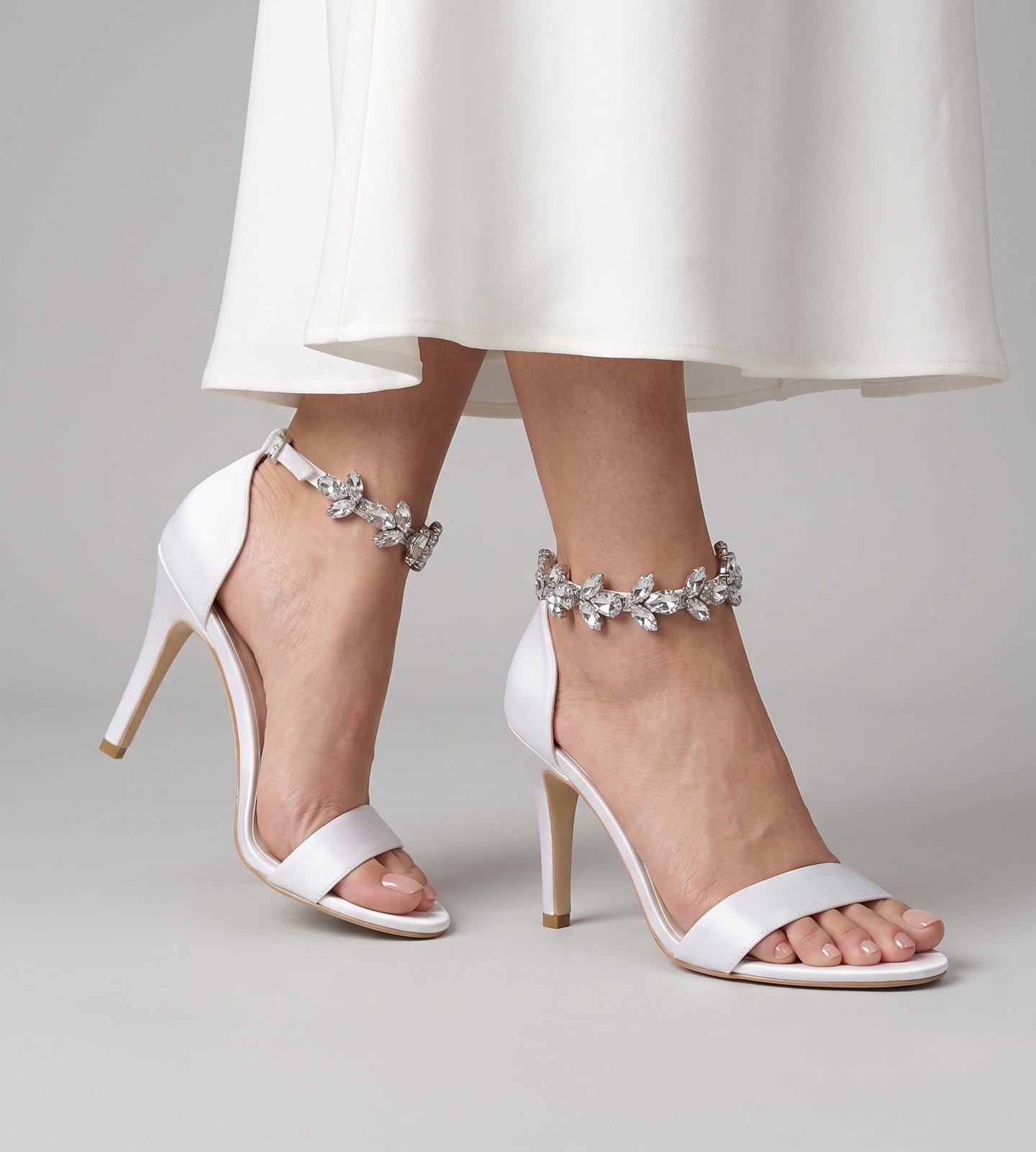 Sandália Gisele Noiva Velvet Branco com Pedrarias