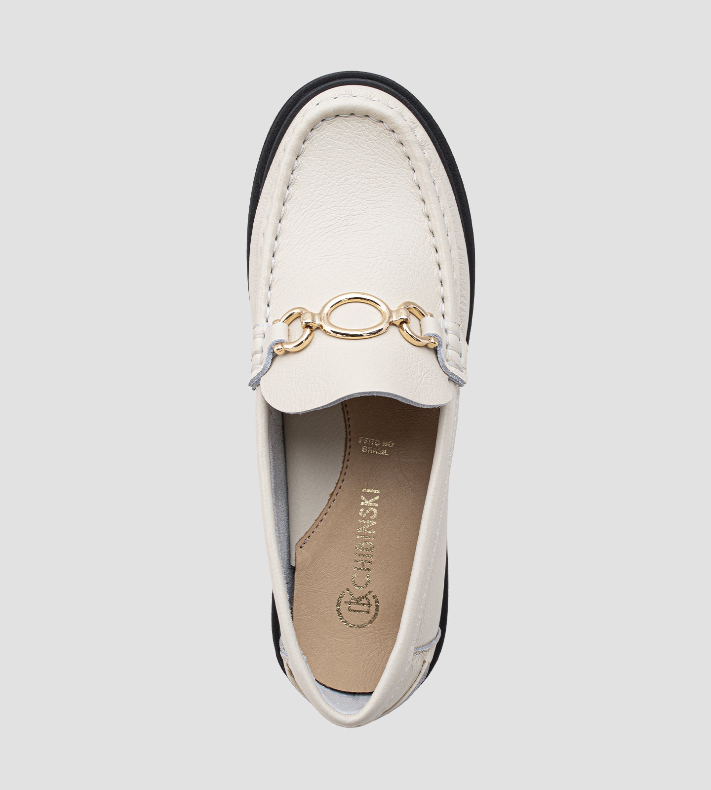 Mocassim Tratorado Couro Off White Fivela