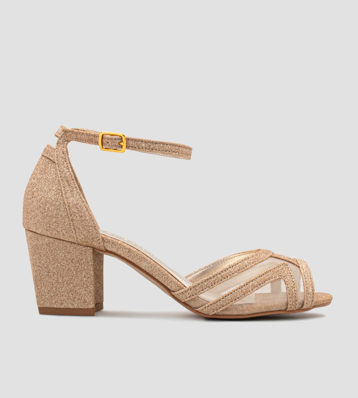 Sandália de festa em glitter ouro com salto grosso de 5 cm, perfeita para adicionar um toque de glamour a qualquer look. O design elegante e o brilho do glitter oferecem sofisticação, enquanto o salto grosso proporciona conforto e estabilidade durante todo o evento. Ideal para ocasiões especiais, essa sandália combina estilo e praticidade, garantindo que você se destaque com charme e confiança.