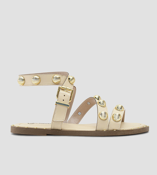 sandália rasteira feminina bege com tiras cruzadas e esferas douradas