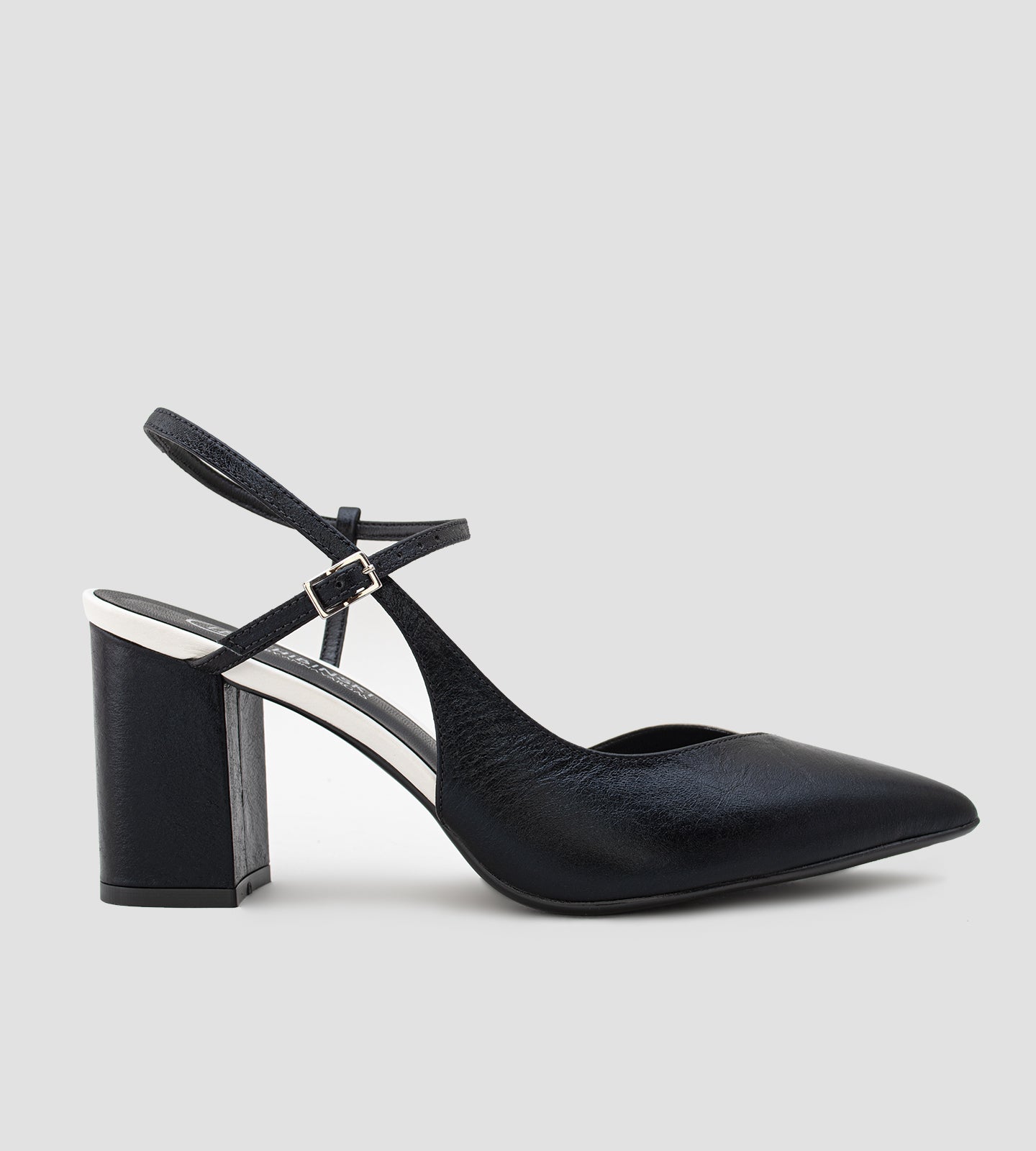 Scarpin Bicolor Couro Preto e Branco
