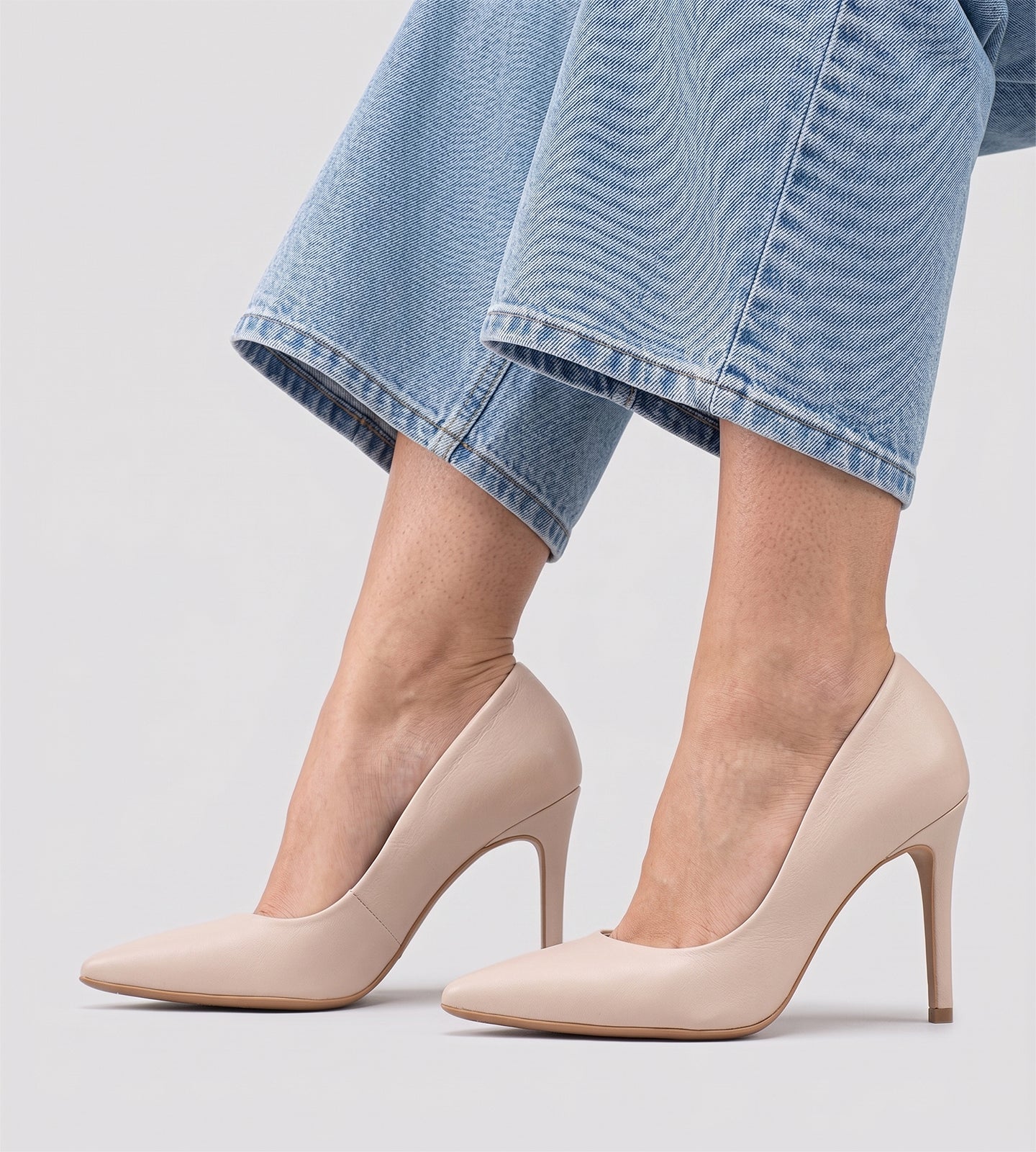 Scarpin Salto Fino Couro Nude