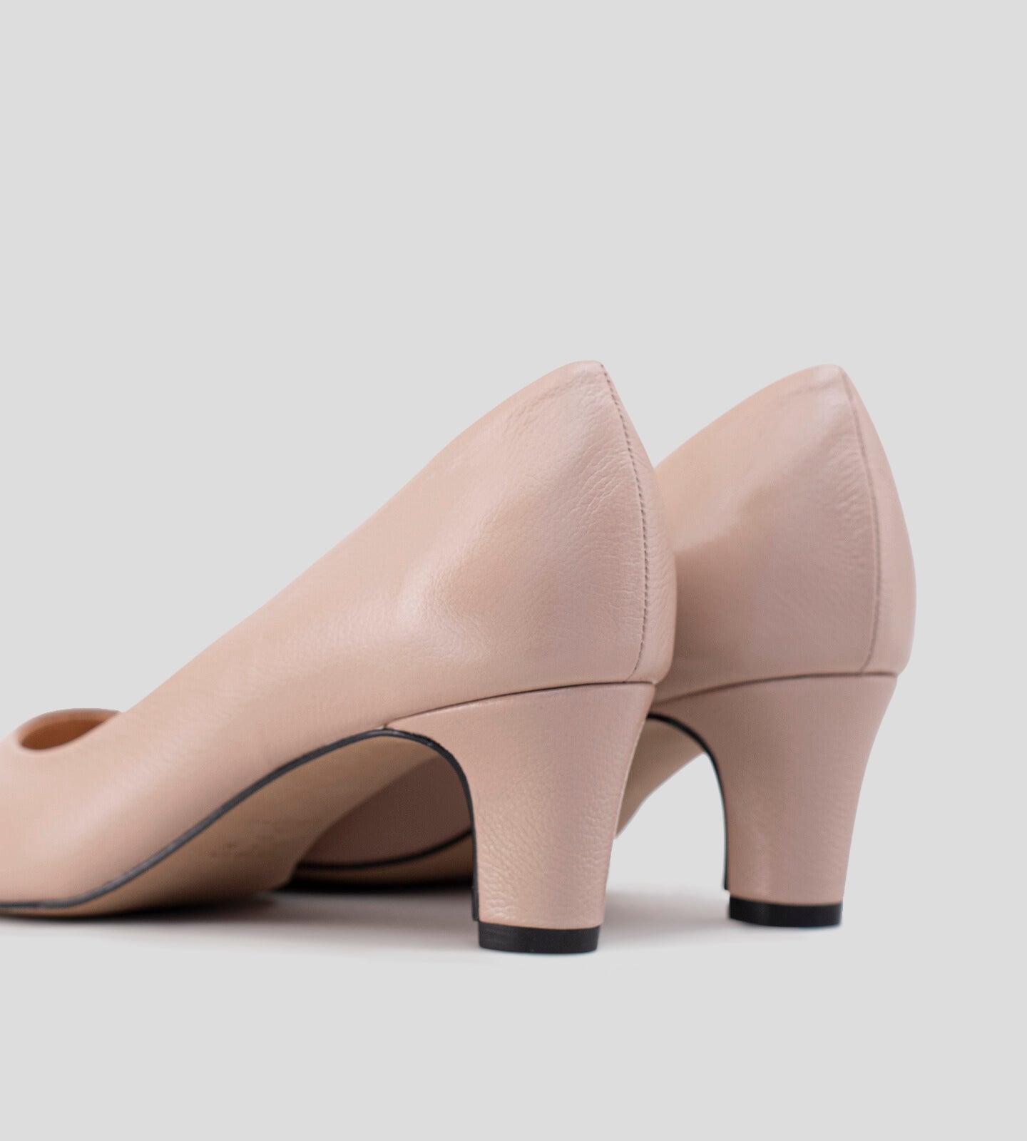 Scarpin Bico Alongado Couro Nude