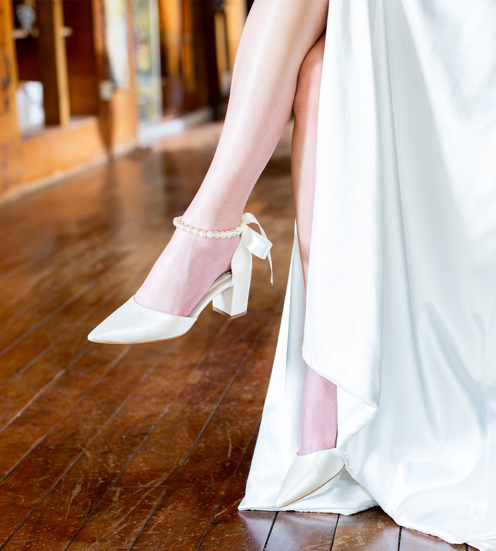 Scarpin Noiva com Pérolas Couro Perolado Off White