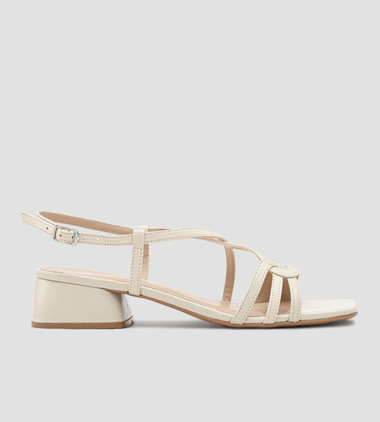 Sandália com Tiras Couro Off White