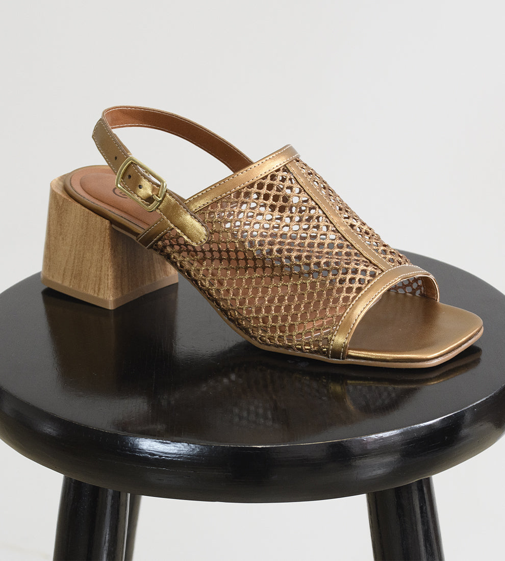 sandália festa bronze feminina com tela vazada e salto bloco amadeirado