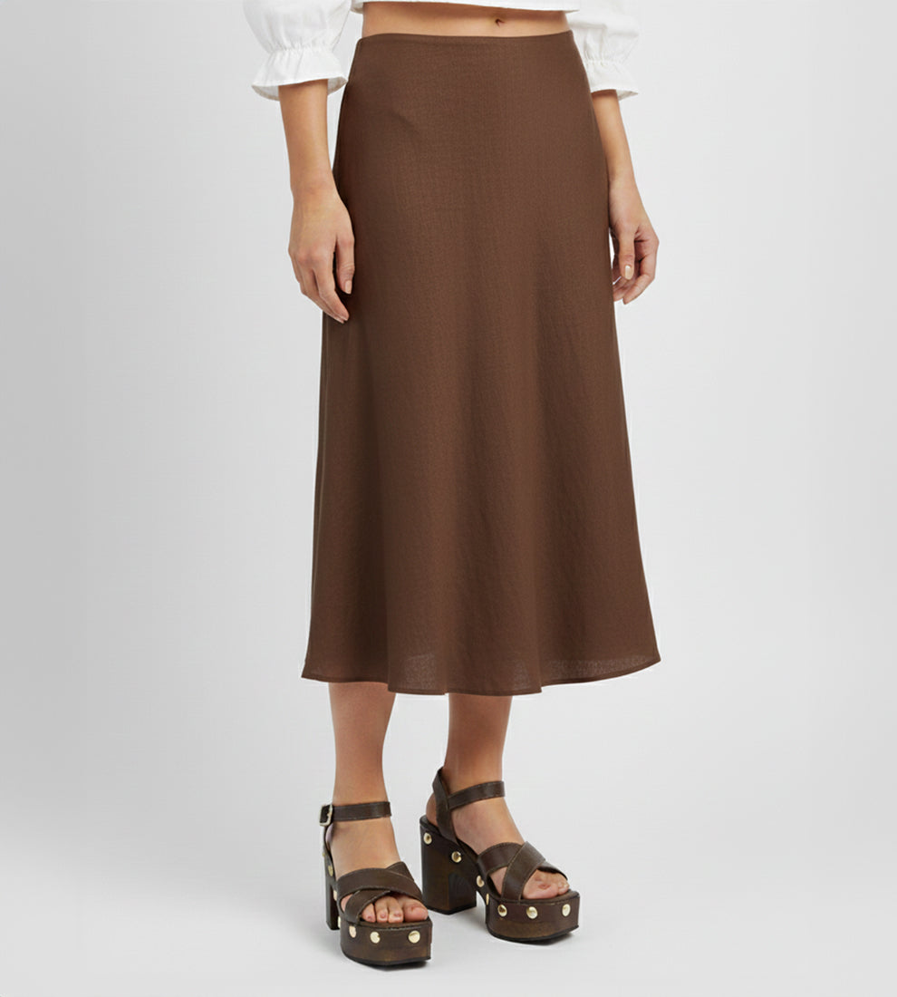 Sandália Plataforma Marrom Enfeites Dourados