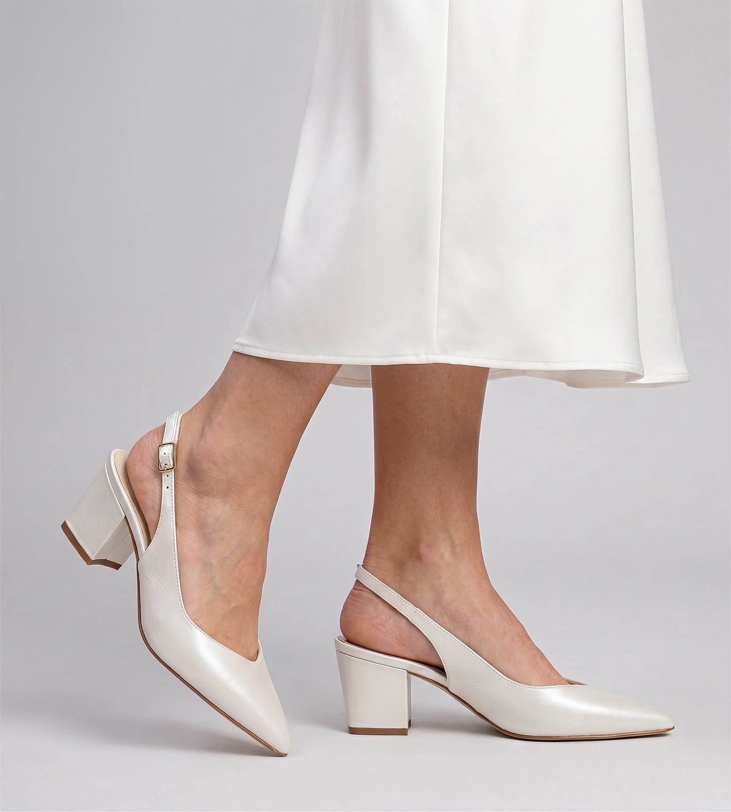 Scarpin Noiva Slingback Couro Perolado Off White