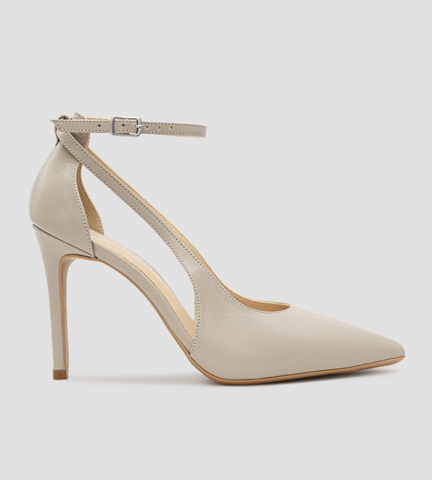 Scarpin Tira no Tornozelo Couro Nude