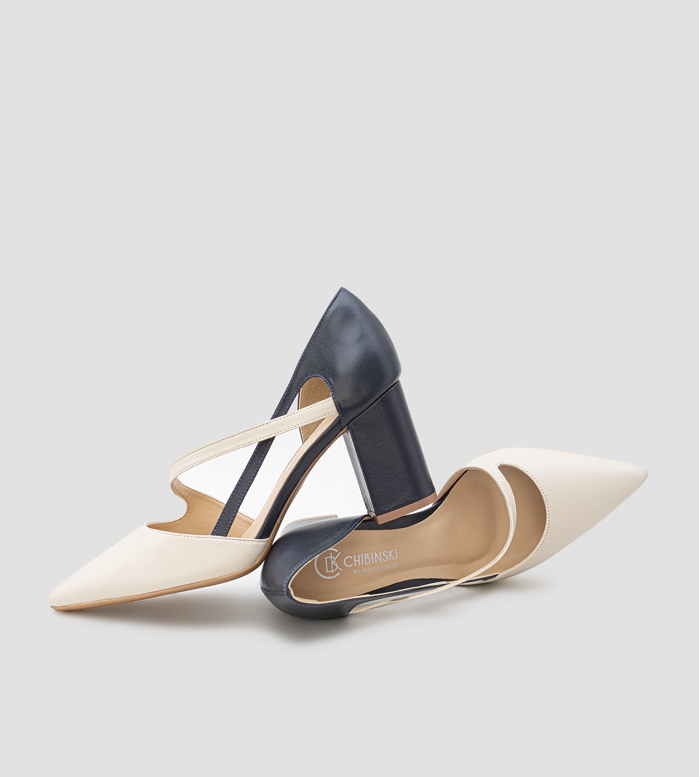 Scarpin Bicolor Couro Nude e Azul Marinho