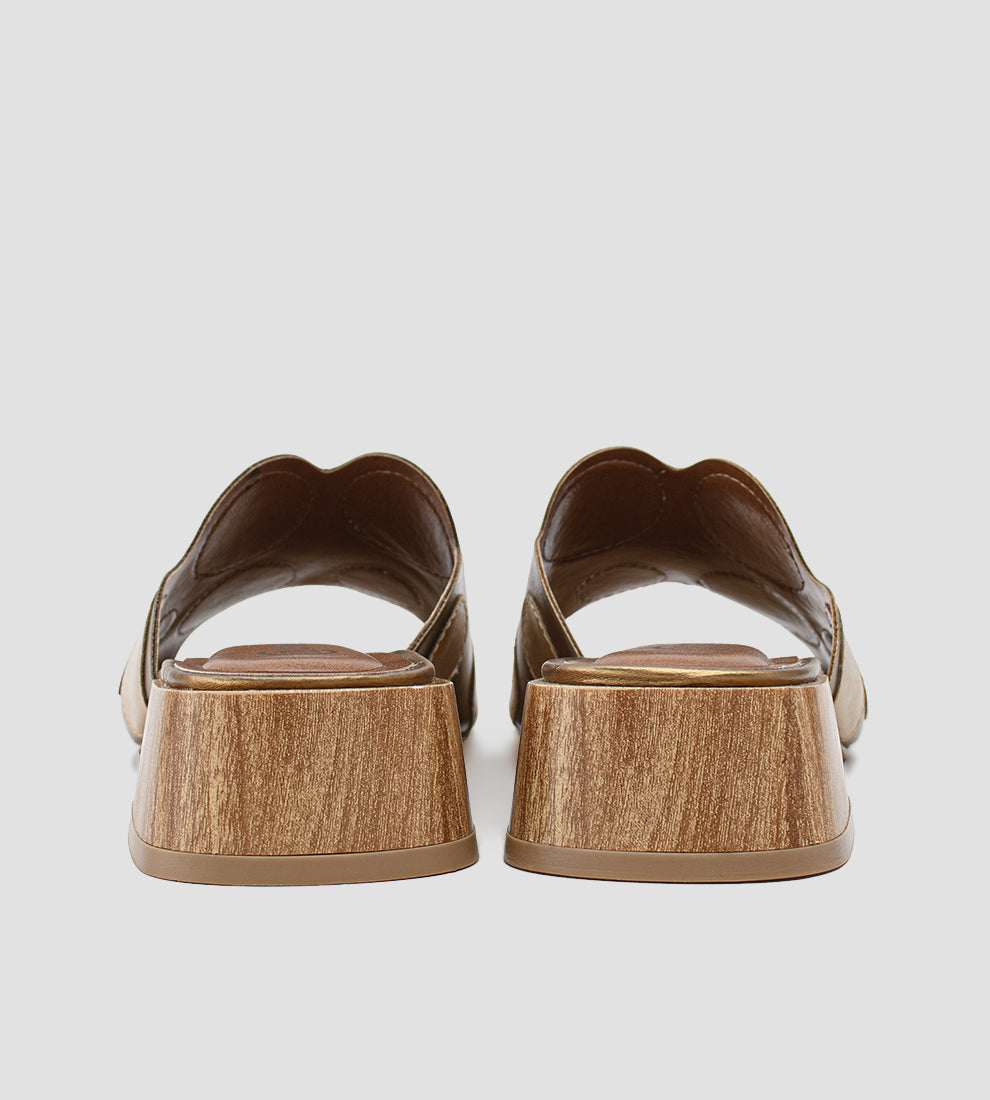 tamanco dourado feminino com salto bloco de 4cm e recortes circulares metalizados