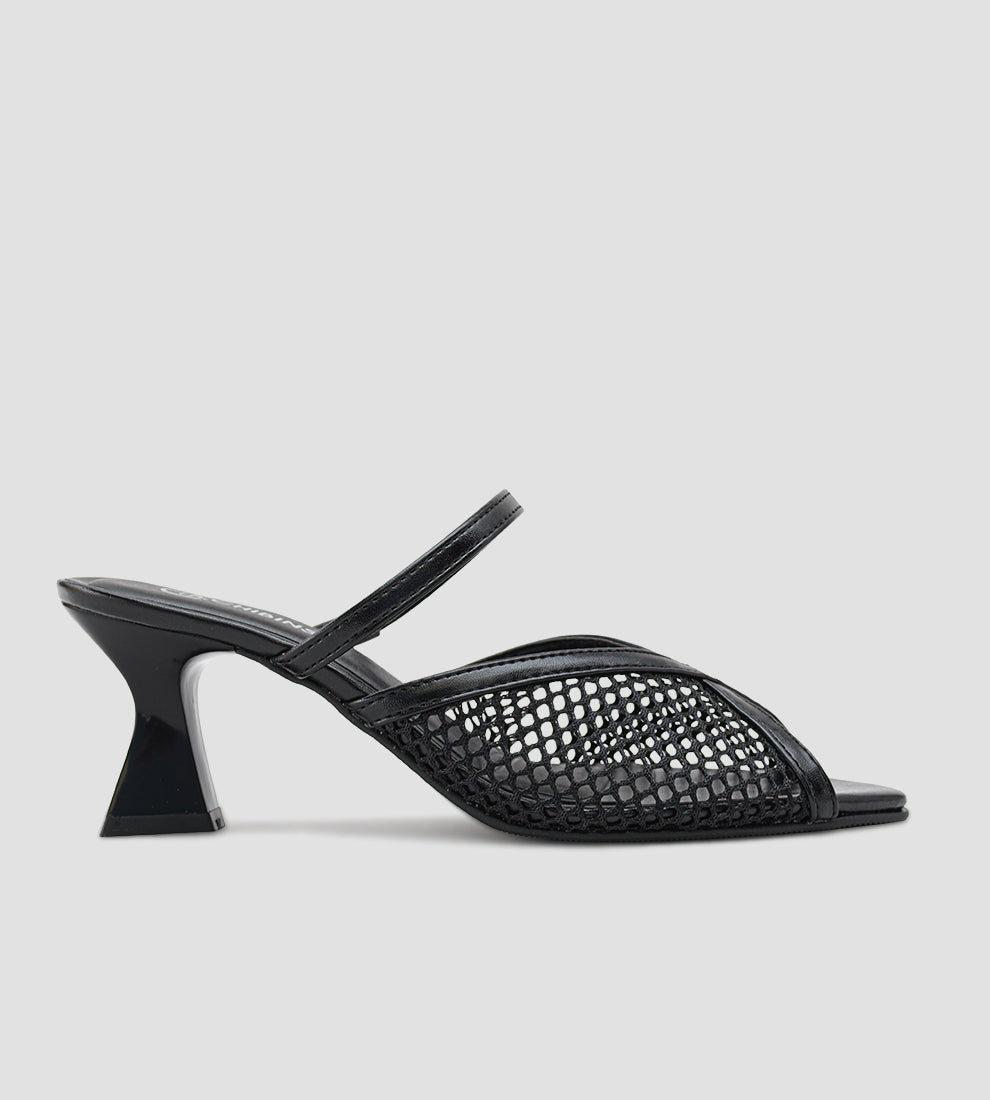 sandália preta feminina com tela vazada e salto taça