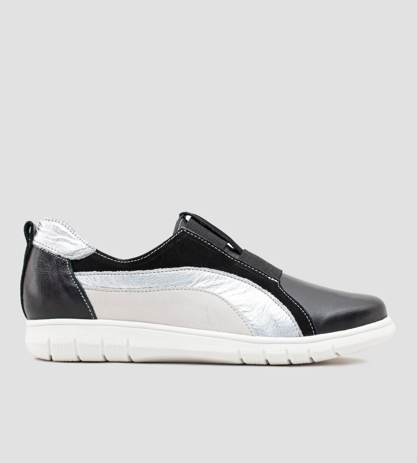 Tênis Slip-on Couro Preto e Prata