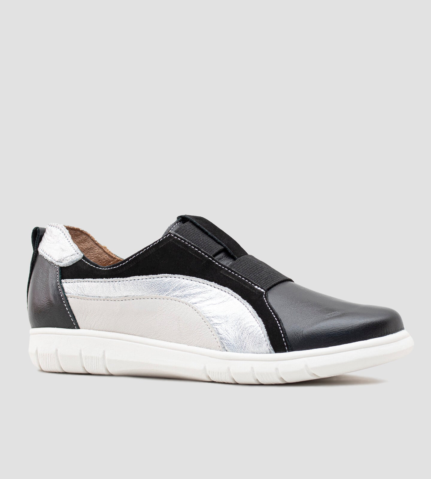 Tênis Slip-on Couro Preto e Prata